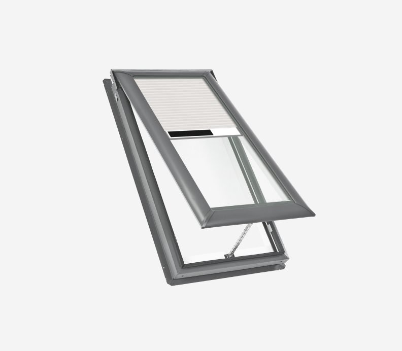 Manual fresh air skylight